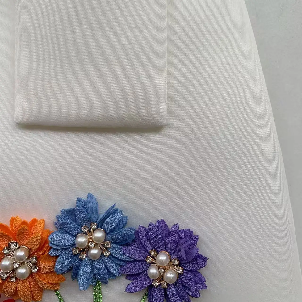 ملابس أطفال جديدة لربيع وخريف 2025 فستان جميل فستان بناتي مزين بالزهور القطنية