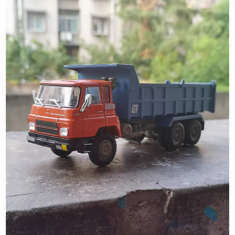 شاحنة قلابة