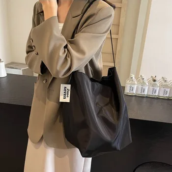 Nuova Borsa a Tracolla da Donna in Nylon di Grande Capacità, Stile Minimalista e Casual, Shopper Vintage con Chiusura a Coulisse e Fibbia