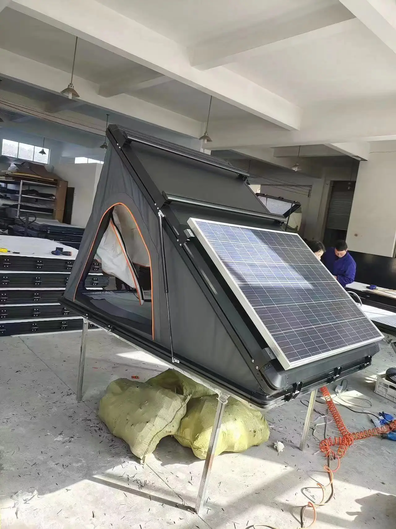 Hard-sided carbon fiber roof-top camper has solar power and heat