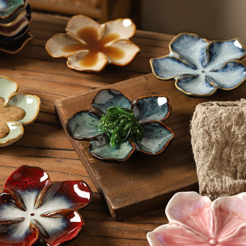 Ceramic Petal-shaped Plate Used for Seasoning and Sauces, Lightweight and Portable Suitable for Kitchen and Dining Room Use