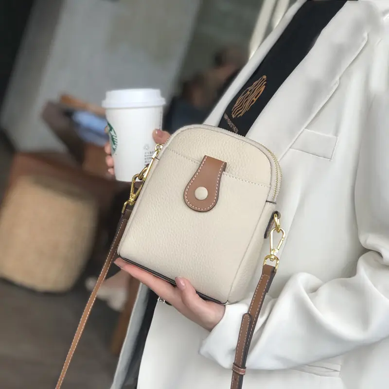 

2023 new Tiktok explosion Guangzhou manufacturers high quality cowhide ladies mobile phone bag fashion crossbody small shoulder