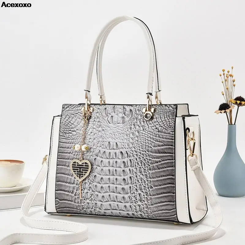 

New fashion casual classic patent leather simple atmosphere large capacity hand bill shoulder bag