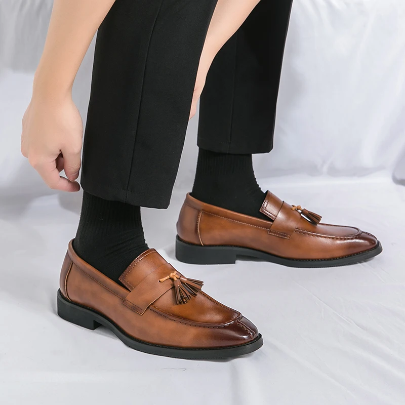 

Men' shigh quality Brown leather shoes Leisure Gentleman Comfortable Men's Lefu Shoes Lightweight and Comfortable fashion