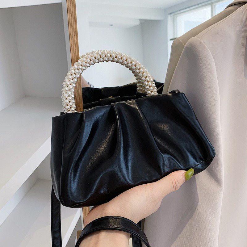 The New Solid-color Women's Bag The Cloud Bag, Is Fashionable and Soft. It Is A Simple and Stylish Single-shoulder Crossbody Bag