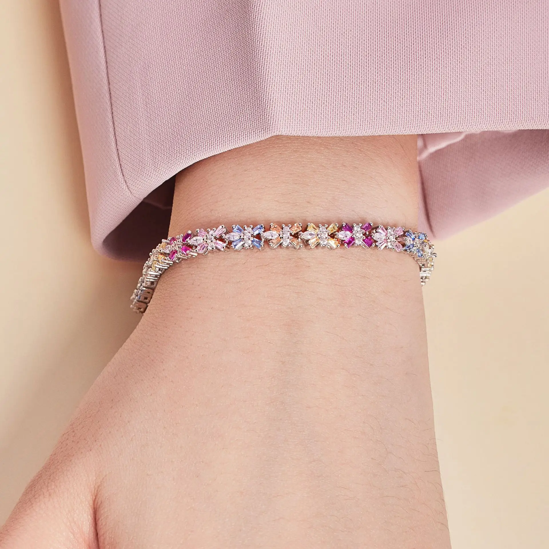 

Karachi S925 Sterling Silver Bracelet Women's Colorful Zircon Full Set with Small and Luxury Gifts to Girlfriend Design