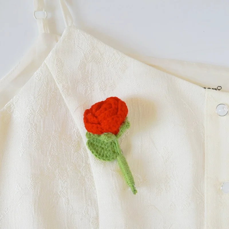 1pc Finished Handmade Rose Brooch Crocheted Chest Flower Accessory Temperament Small Brooch Flower Clothing Accessory Decoration