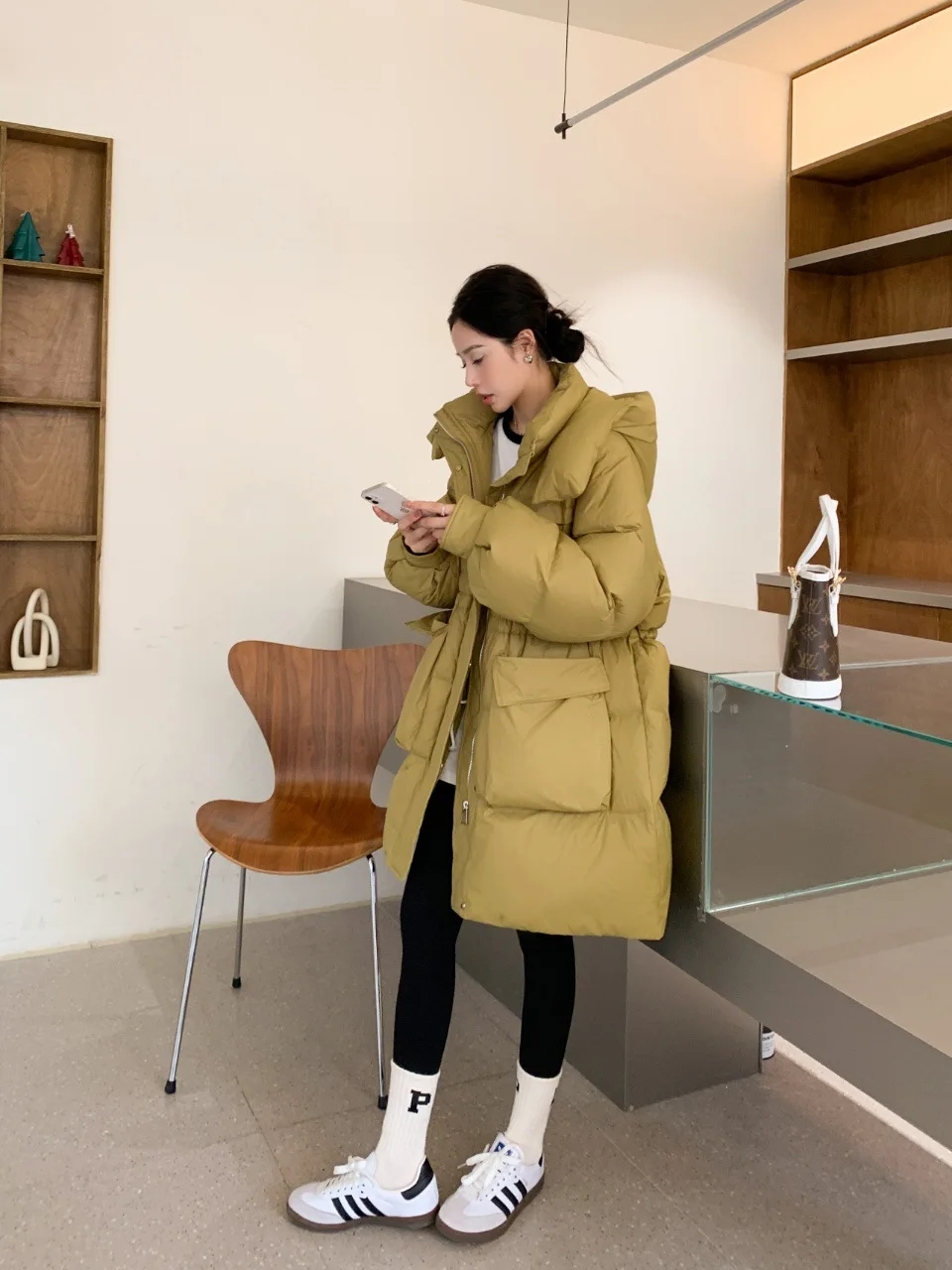 Рисунок 2 - Белое пуховое пальто на утином