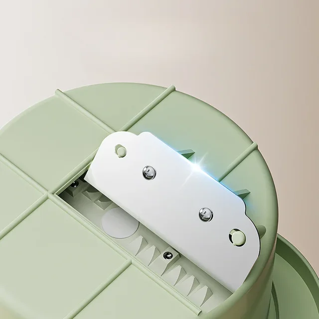 Shaved Ice Machine Small Manual Ice Crusher Home Hand-cranked Machine Making Smoothie Machine Suitable for Outdoor Camping 3