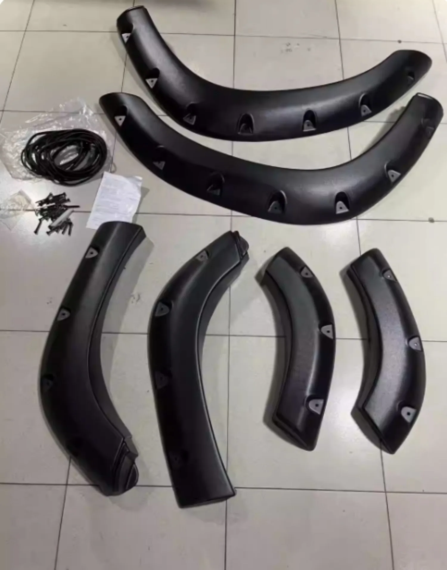

Car Wheel Eyebrow Protector Sticker Trim Fender Flare Anti-scratch for Toyota LC80