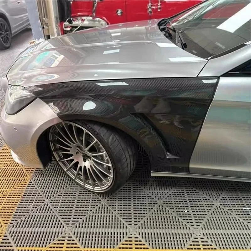 W218 CLS 2011-2018용 고품질 카본 파이버 통풍형 사이드 펜더