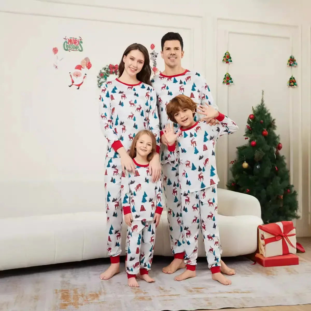 thumbnail image 1 of Conjunto de pijamas navideños a juego con estampado de Papá Noel de dibujos animados, ropa de estar por casa para padres e hijos, traje de 2 piezas, mameluco para bebé, aspecto familiar navideño, 1 of 5