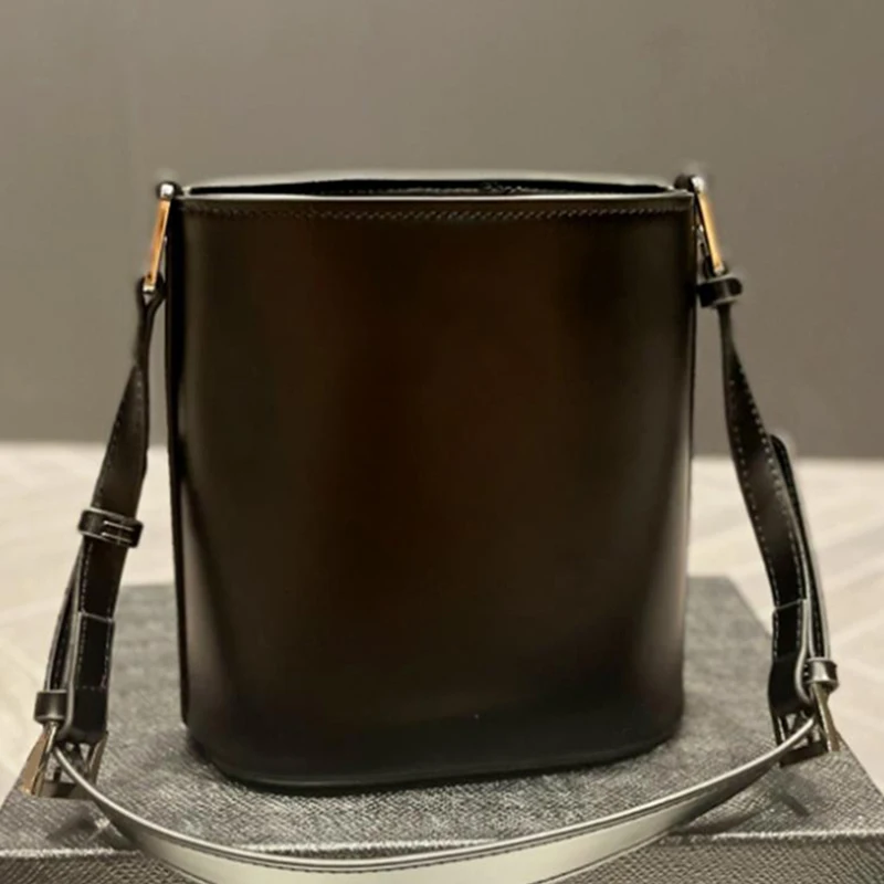 

2023 New Women's Classic Fashion Handbags Underarm Bag Leather Ladies Dinner Shoulder Bags Bucket Bag