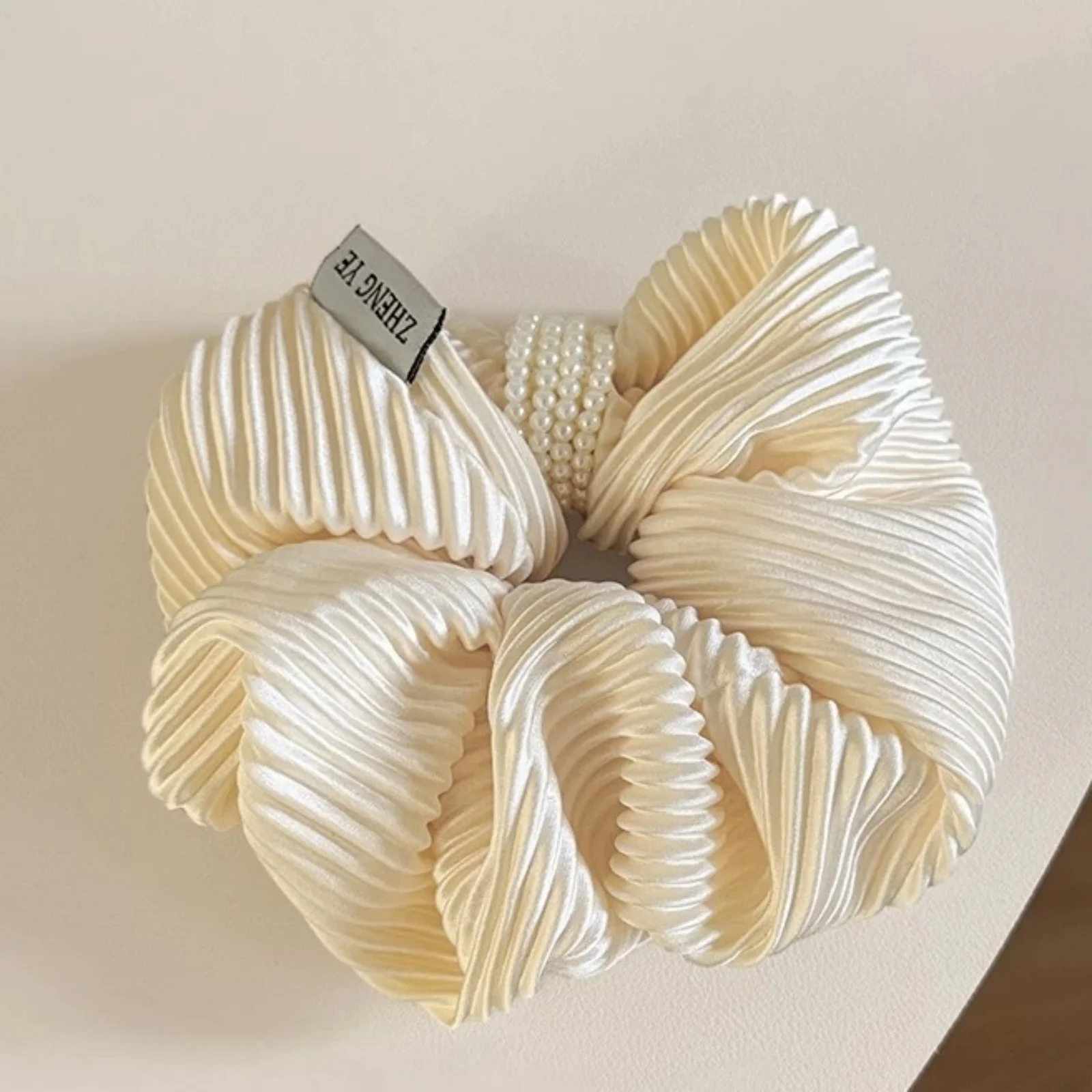 1PC Elegant Pleated Hair Scrunchies Set, Black And Creamy White Hair Ties With Pearl Decor, Stylish Hair Accessories For Women