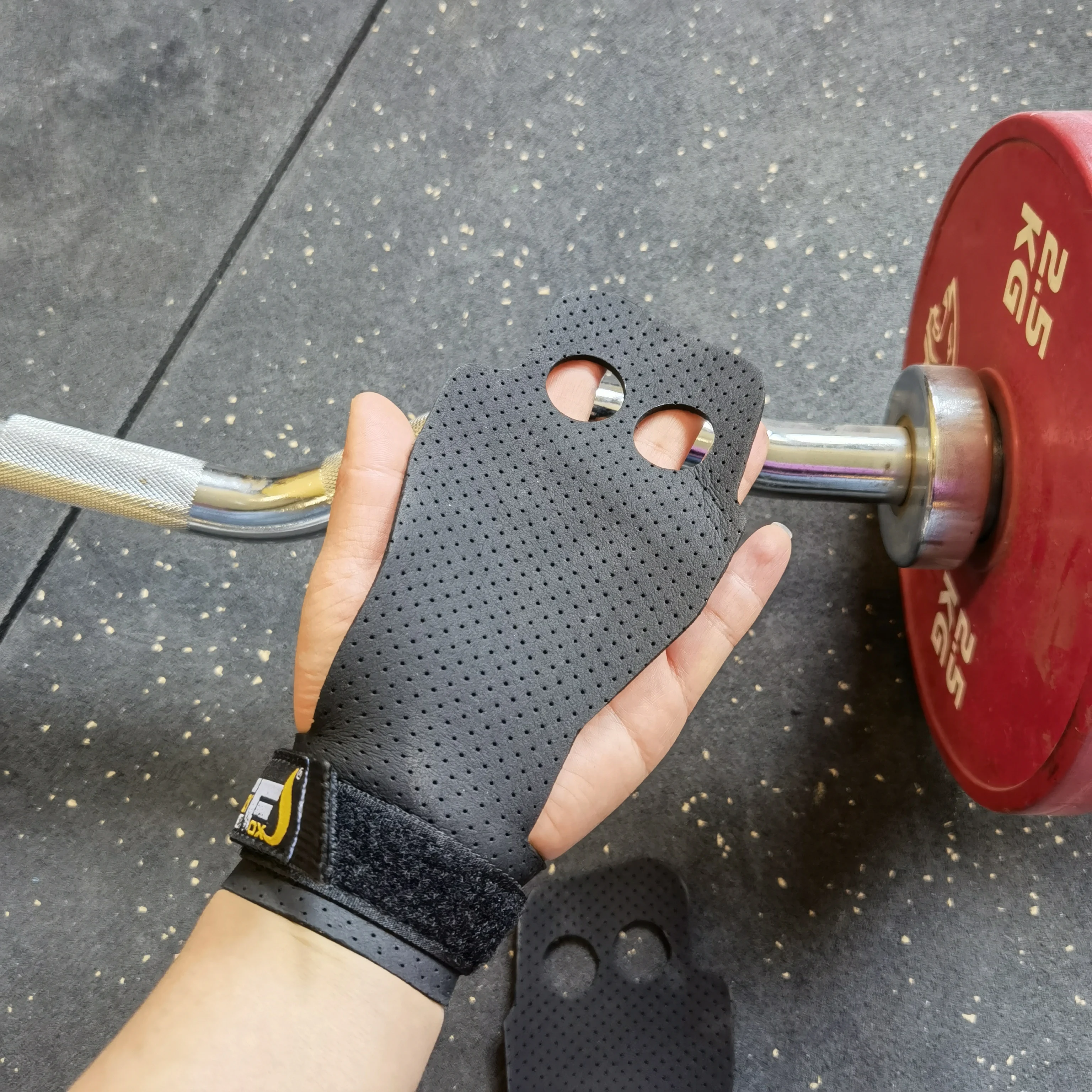 Description Picture 3 of itemHand Grips Carbon Gymnastics Weightlifting Workout Gym Gloves Palm Protection for Kettlebell Pull Up Gymnastic Crossfit Grip