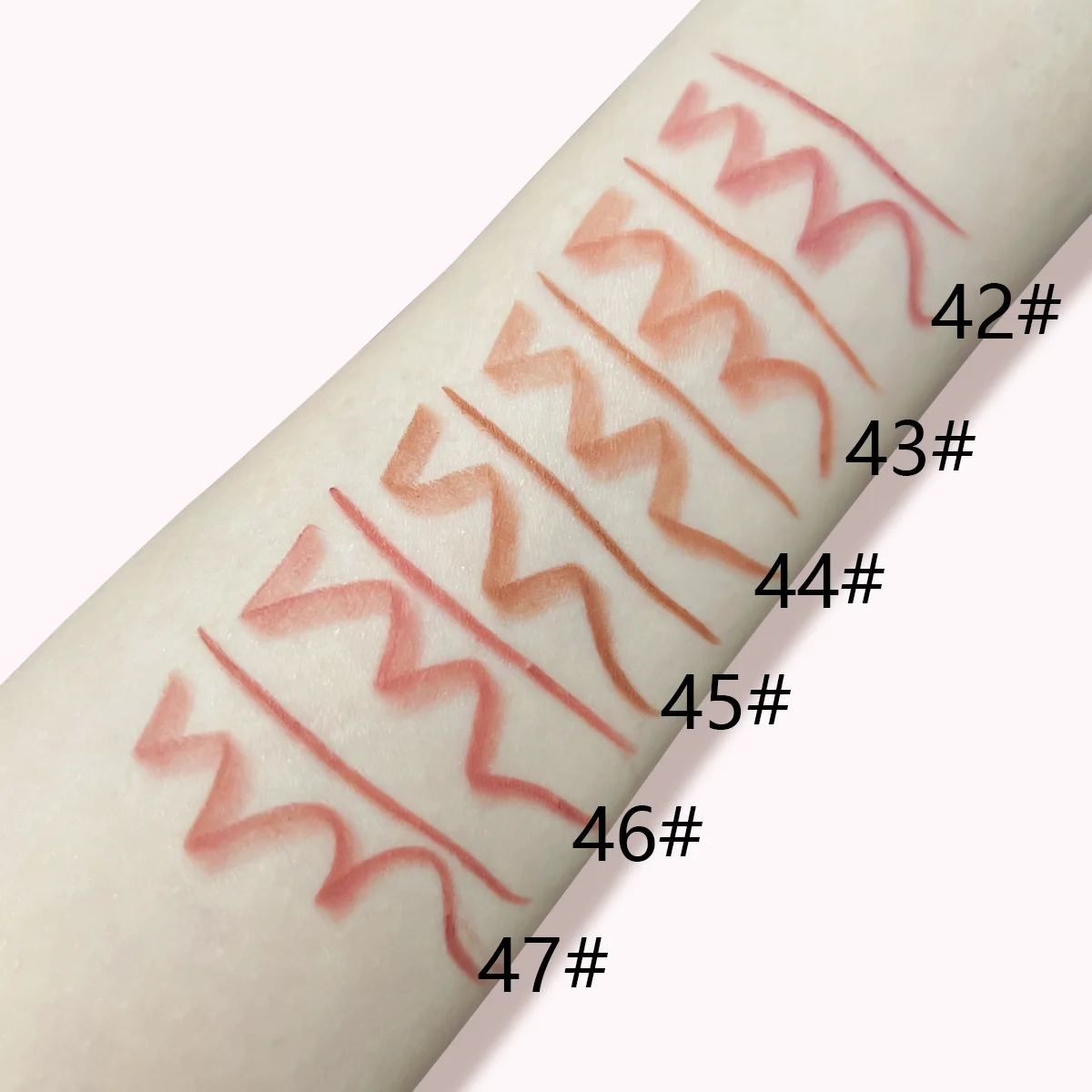 6-color versatile lipliner plump, bright, moist, natural, waterproof, durable and easy to apply lip liner