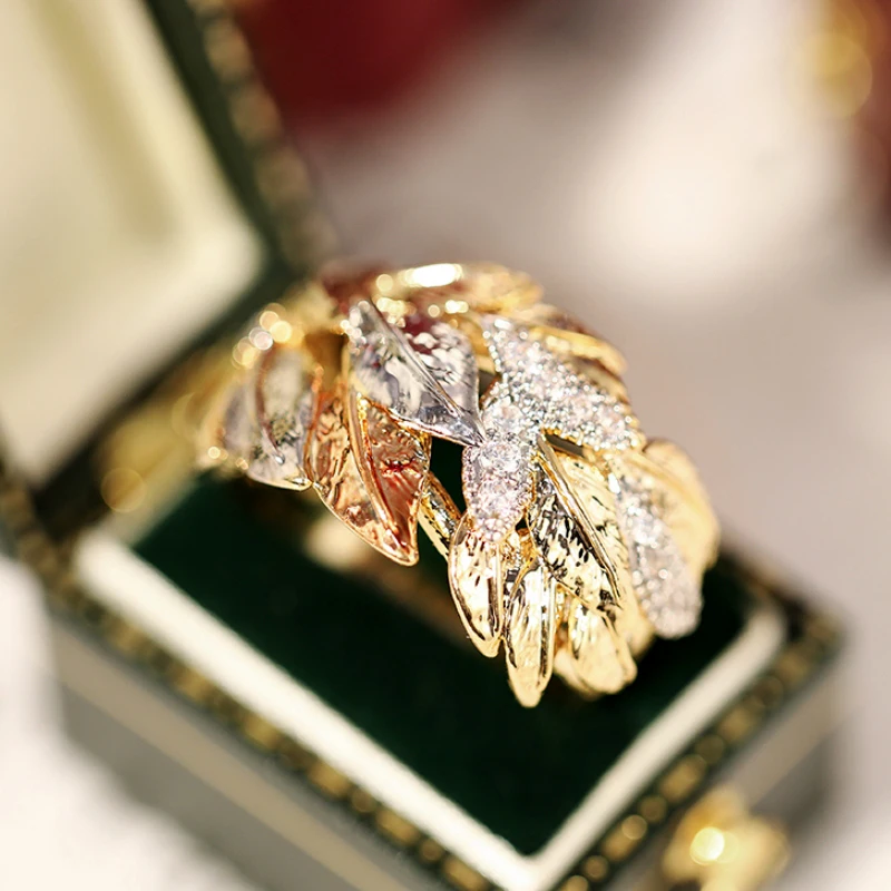 Huitan Three-tone Leaf Design Finger Rings for Women Inlaid Dazzling Cubic Zirconia New Fashion Wedding Band Luxury Lady Jewelry Sfb39557eeafa4f4b93f0f12095473e67p