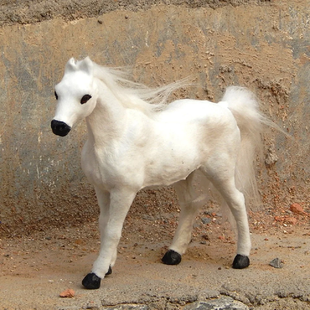 

Белая имитация лошади, игрушка из полиэтилена и меха, модель лошади, приблизительно 30x23 см, 1968