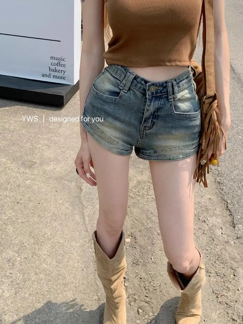 

Spice retro denim shorts female summer 2024 new Slim hot trousers high waist small straight wide leg trousers