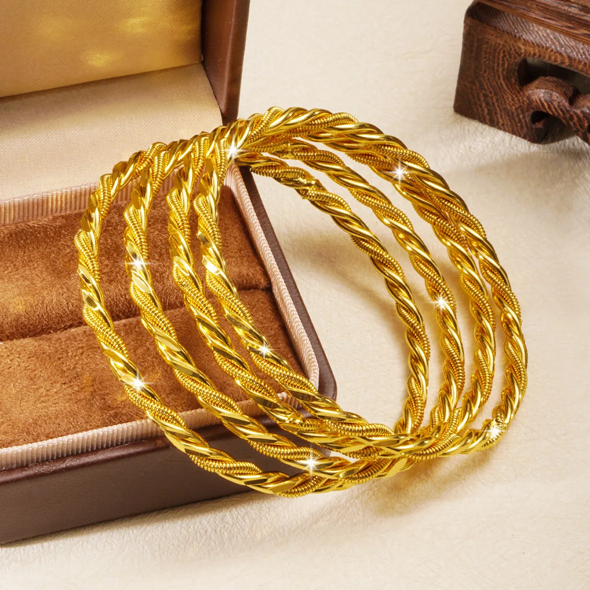4 Stück Dubai 24K Goldfarbene Armreifen für Frauen, afrikanischer Twist-Schmuck, Armbänder, brasilianische indische Hochzeits-Designer-Armbänder, Geschenke – Detail 6