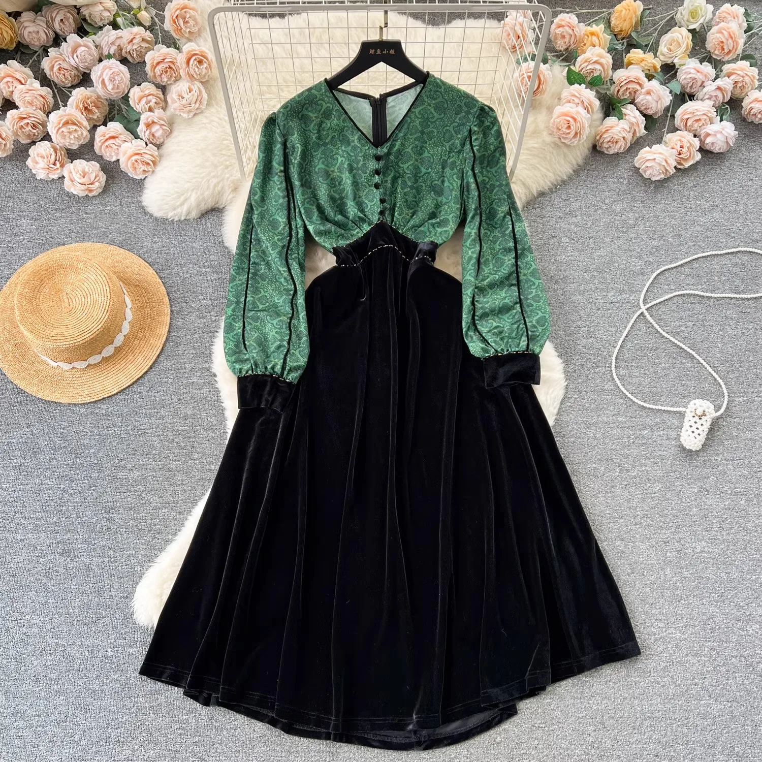 

New Fashion Vintage Print Patchwork Women Spring Autumn Velvet V Neck Beading Lantern Sleeve Party Office Casual Dresses