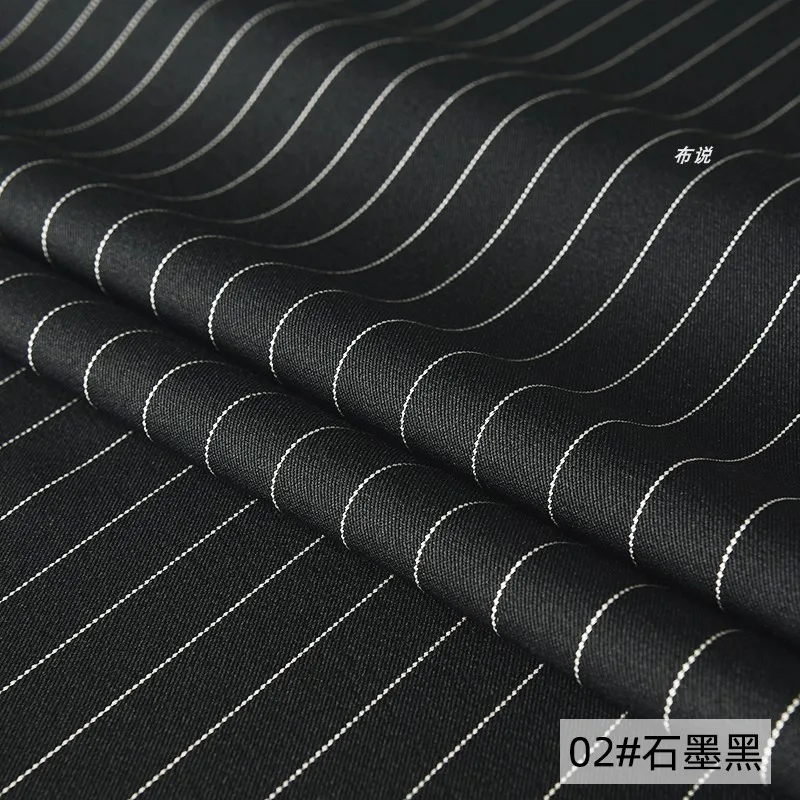 02 Graphite Black