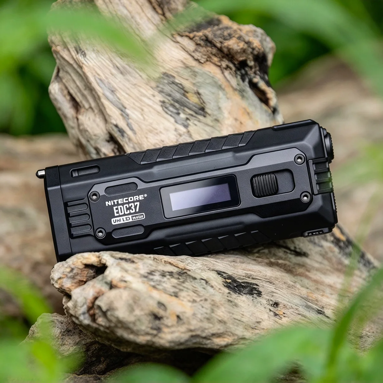  slider image of 8000LM EDC Flashlight UHi