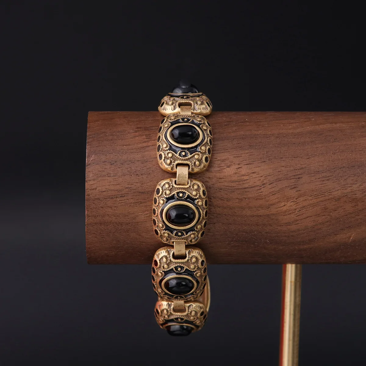 

Изысканный браслет из черного стекла во французском стиле