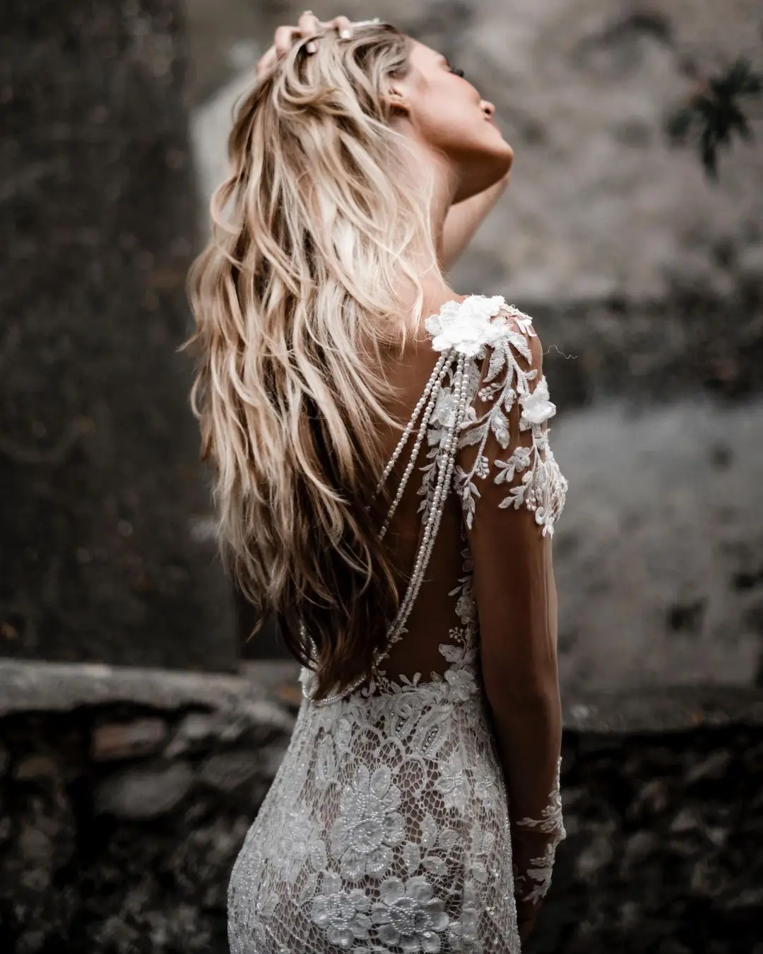 FATAPAESE – robe de mariée en dentelle ajourée scintillante, col en v, avec des Appliques, Sexy, manches d'illusion, dos suspendu, perles, chaînes, robe de sirène