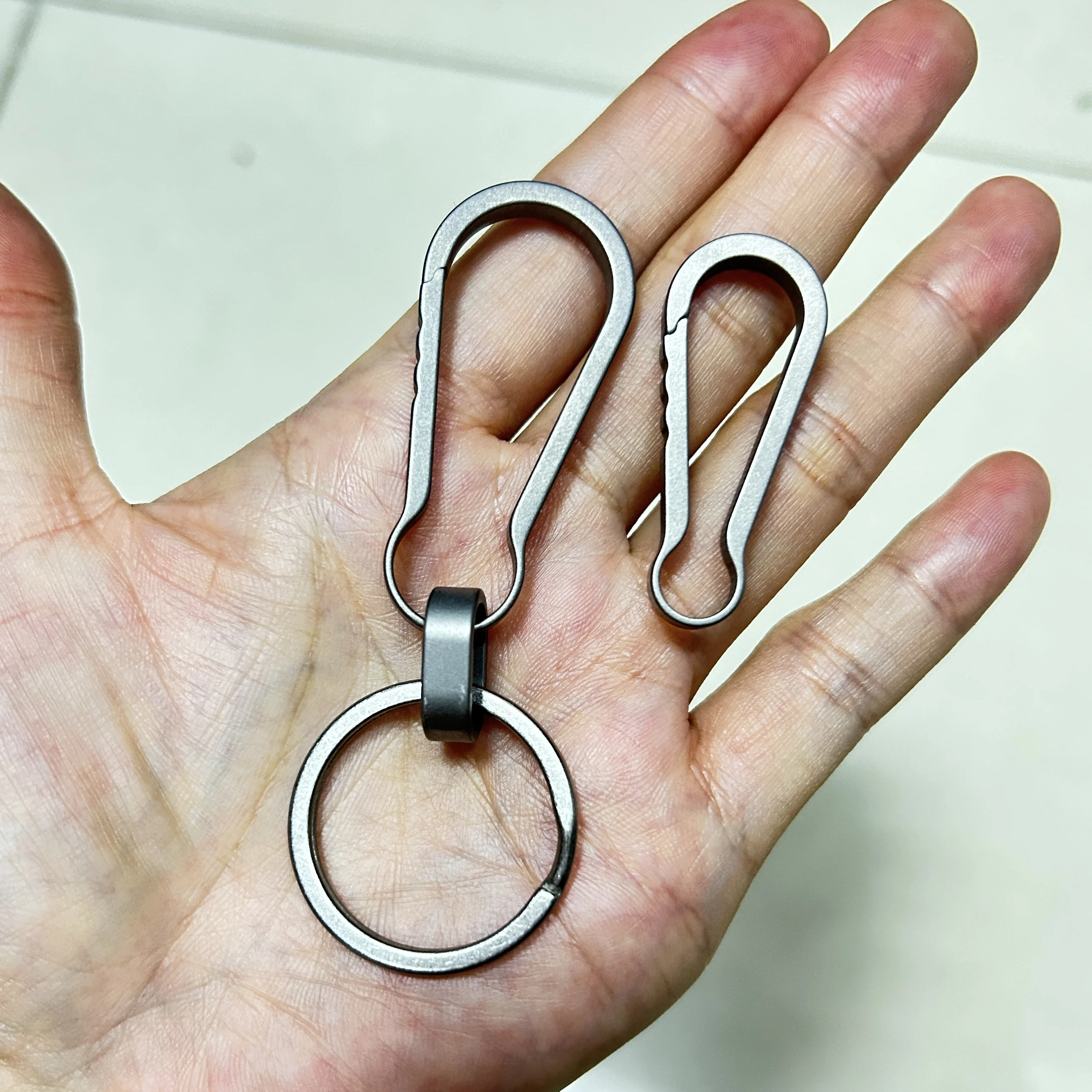 Titanium Alloy Quick-Hang Keychain with Horseshoe Clasp