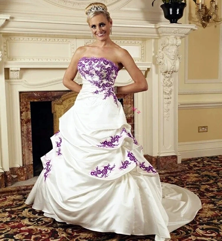 

Vintage Strapless Wedding Dress Ivory And Purple Lace Applique Ruched Satin Bridal Gown Plus Size Lace-Up Elegant Women Vestido