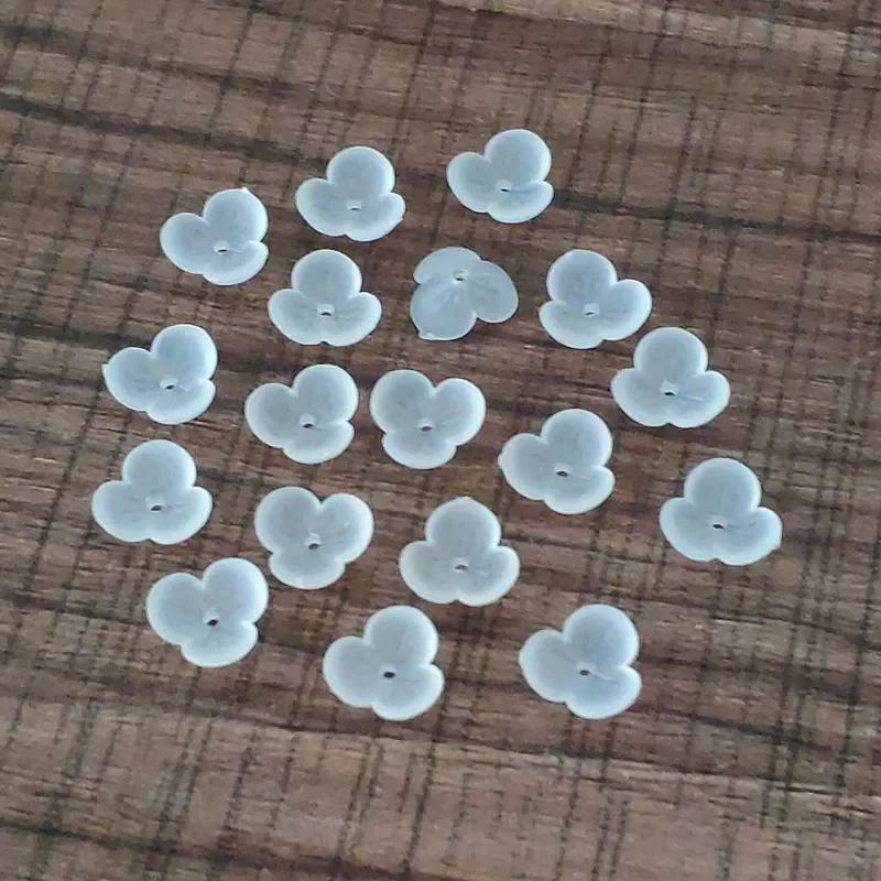 새로운 도착 목걸이 귀걸이 DIY 부품, 보석 연구 결과 및 구성 요소에 대한 10x10mm 3800pcs 투명 서리로 덥은 꽃 아크릴 비즈
