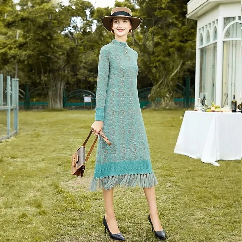 

Temperament Ladies knitted Dress Female Autumn And Winter 2023 New Tassel Stitching Long Skirt Waist Sweater Bottoming Skirt.
