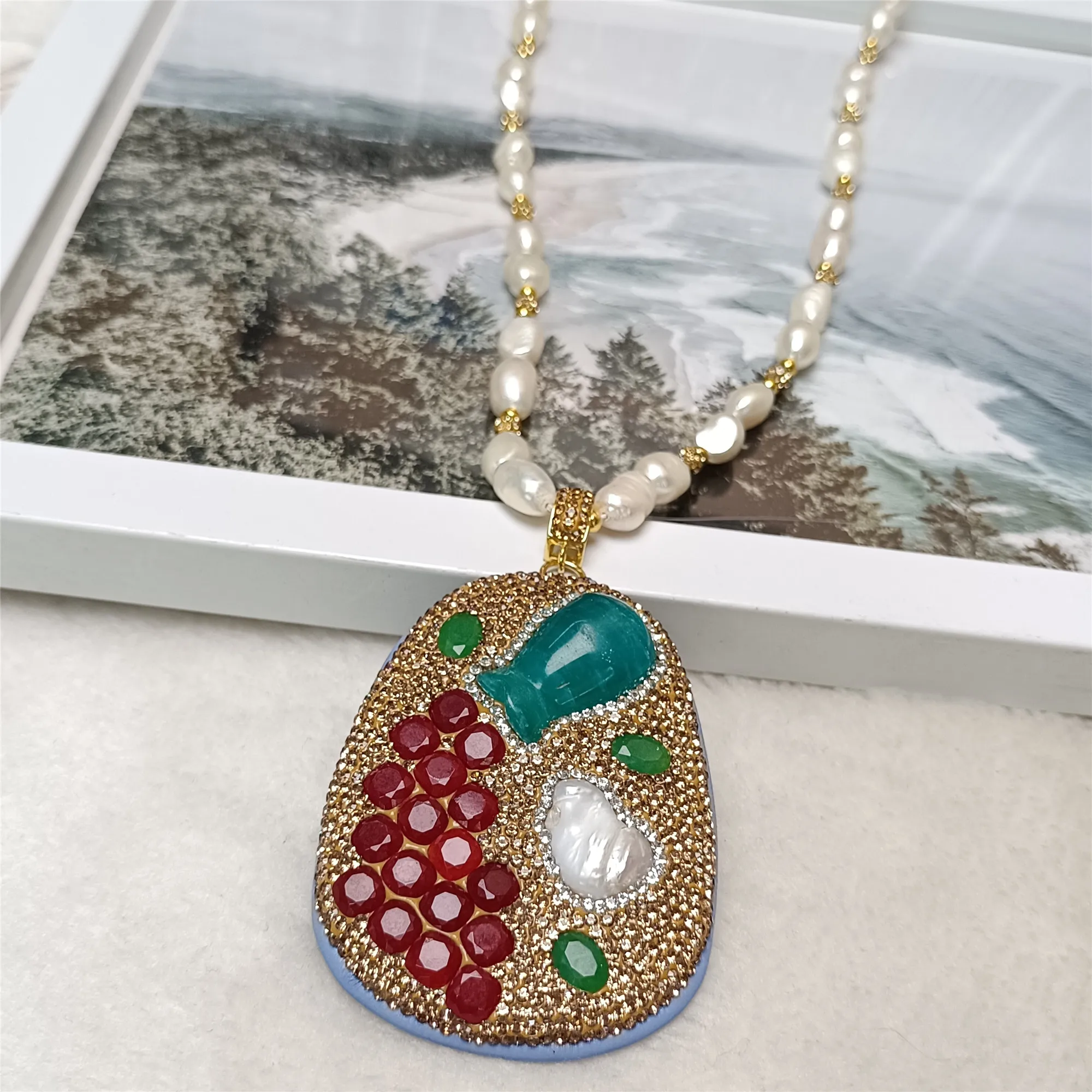 

irregulapearl amazonite dyed emerald pendant ladies necklace European and American exaggerated popular mother style gift jewelry