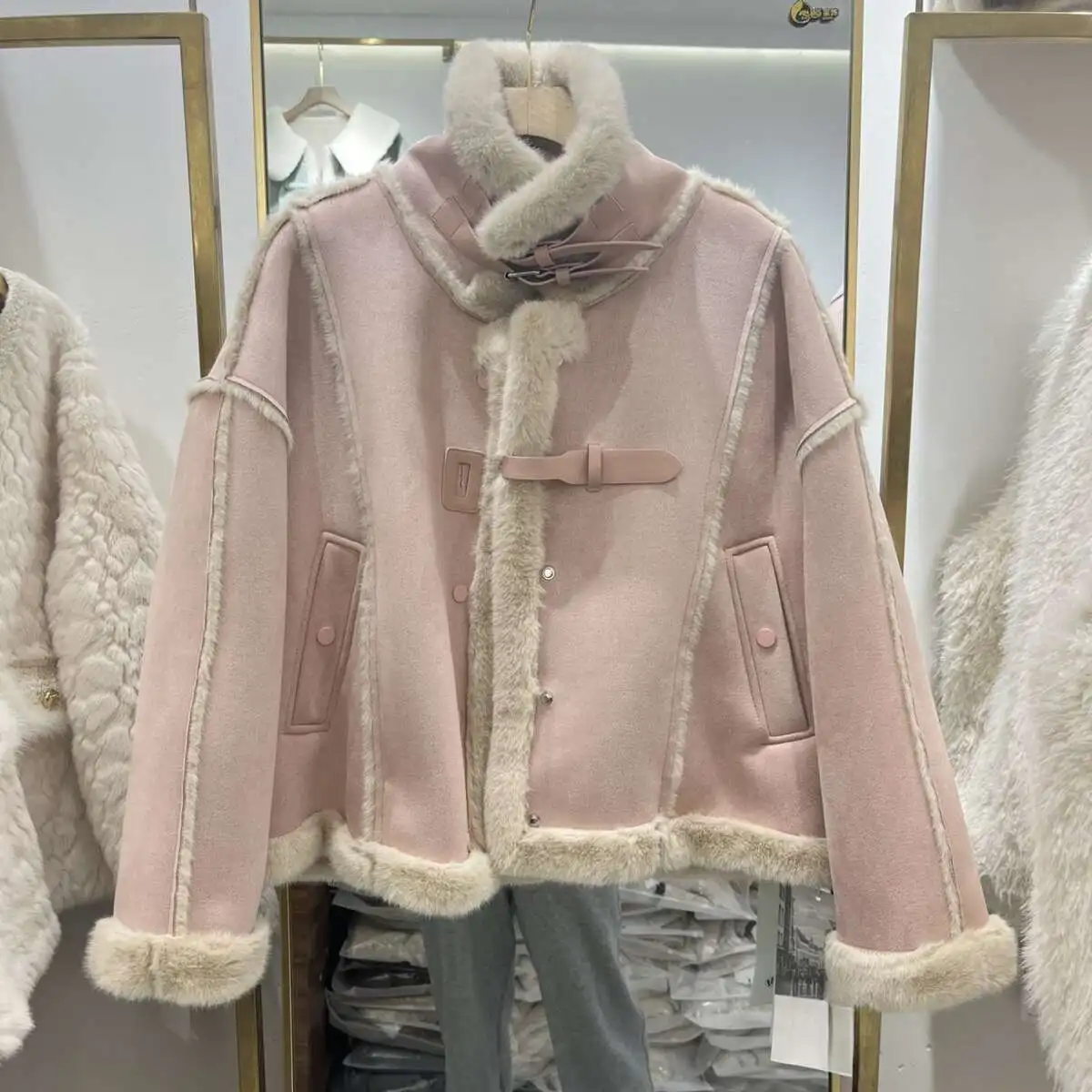 Lamm integrierte Jacke für Frauen mit einem Gefühl von Luxus 2023 Winter neuer Nerzpelz Plüsch Stehkragen Motorradanzug_voghion.com