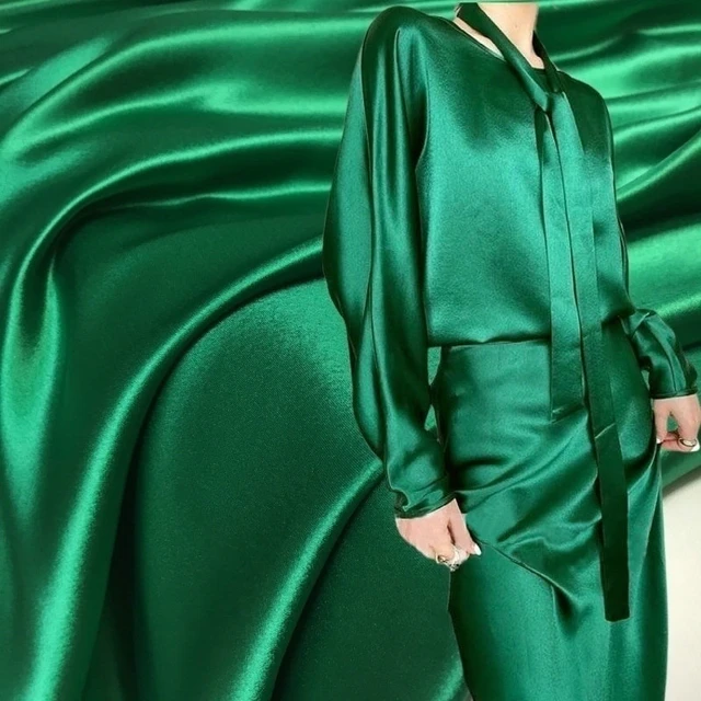 Drappo delicato sulla pelle verde tessuto di raso triacetato ad alta  definizione vestito vestito vestito Cheongsam
