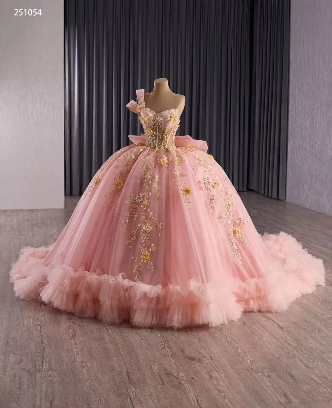 strapless open back dress Off Shoulder Lace Appliqued Red Quinceanera Dresses Ball Gown Sweet 16