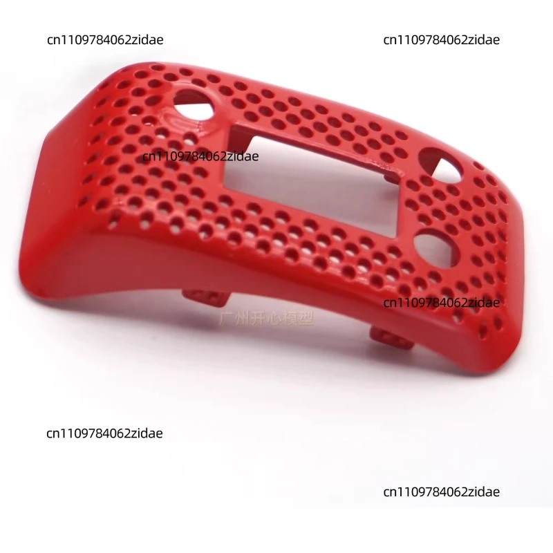 Utilisateur portant les lunettes FPV, souriant, prêt pour une session de vol. Achetez des lunettes FPV avec écran intégré, idéales pour les amateurs de drone.