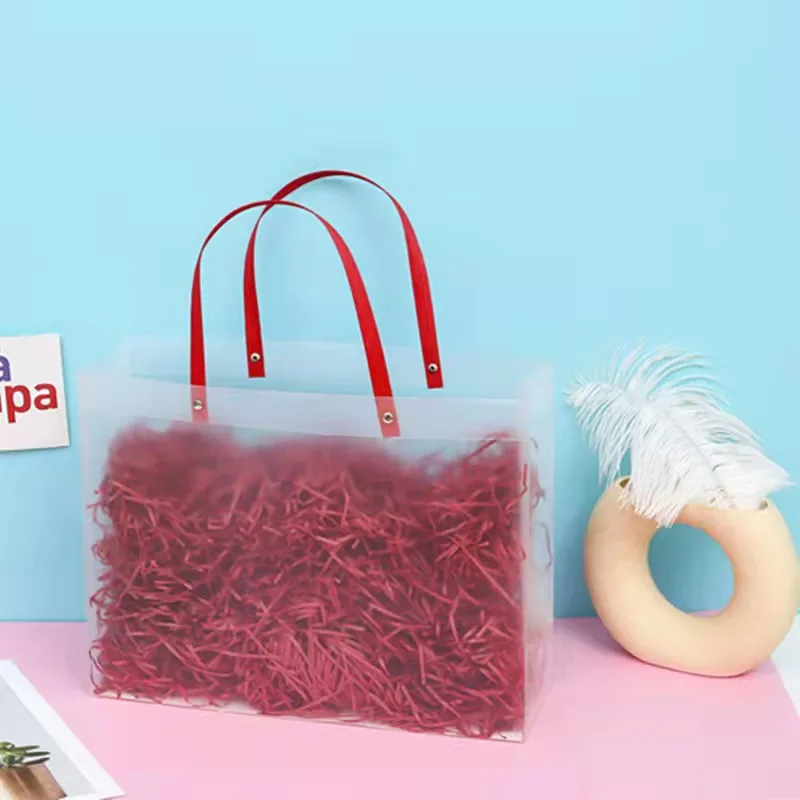 100 Teile/los PP plastiktüte Mit Rot griff PVC Transparent matt Geschenk Tasche Für Party Hochzeit Weihnachten Großhandel – Detail 5