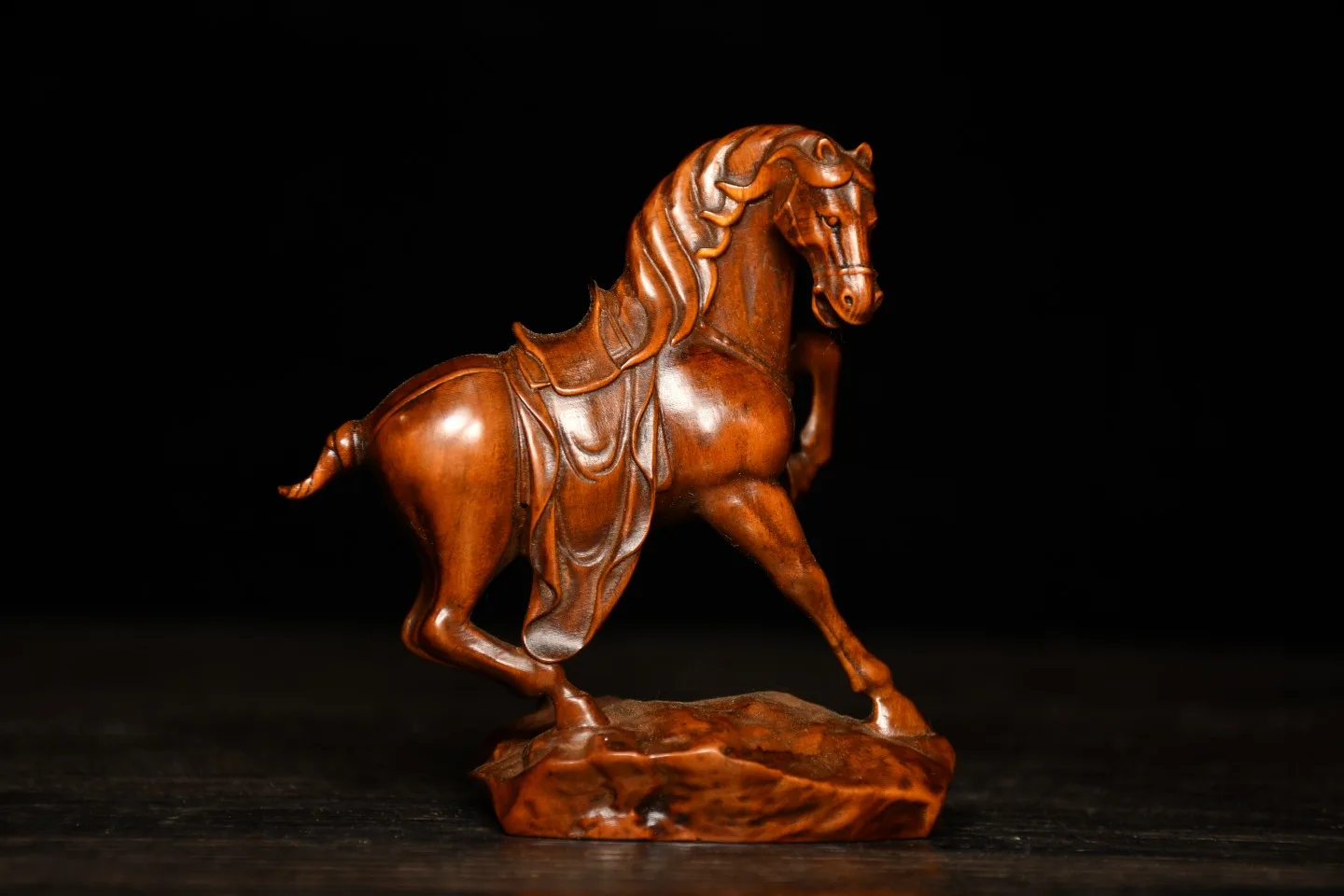 

Chinese wood carving lobular boxwood seiko carved horse statue decoration collection gift