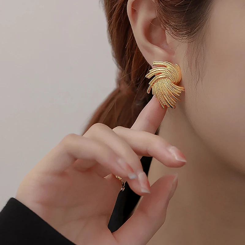 Gold hanging earrings Balls 11 mm | JewelryAndGems.eu