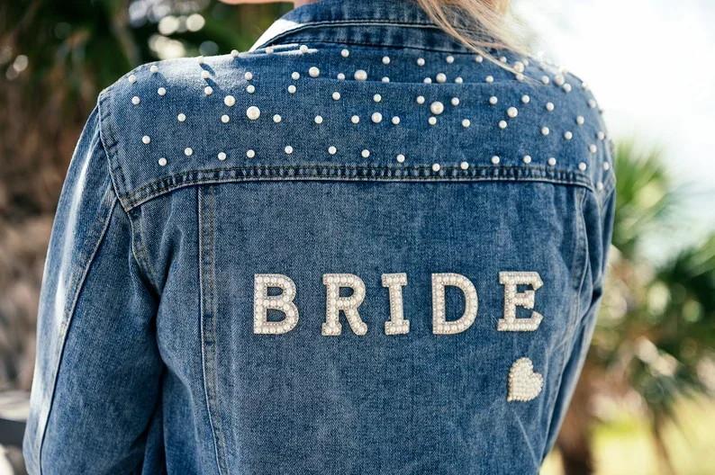 Nevěsta drahokamu nestandartní svatební džínové bunda příští paní svatební bundy wifey jméno perla detailování personalizované svatební večírek kabát