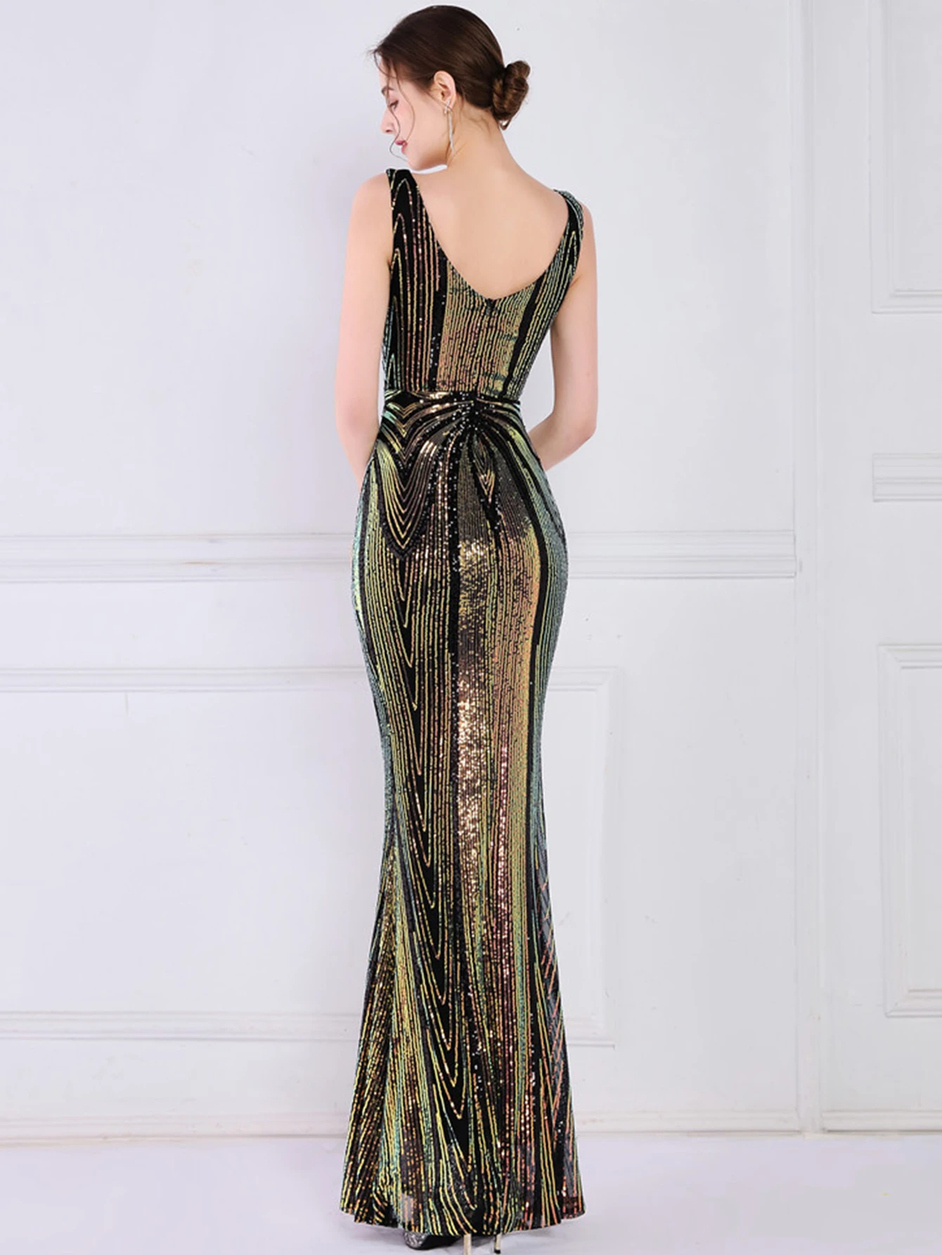 فستان صيفي نسائي مثير أسود أبيض طويل مزين بالترتر...