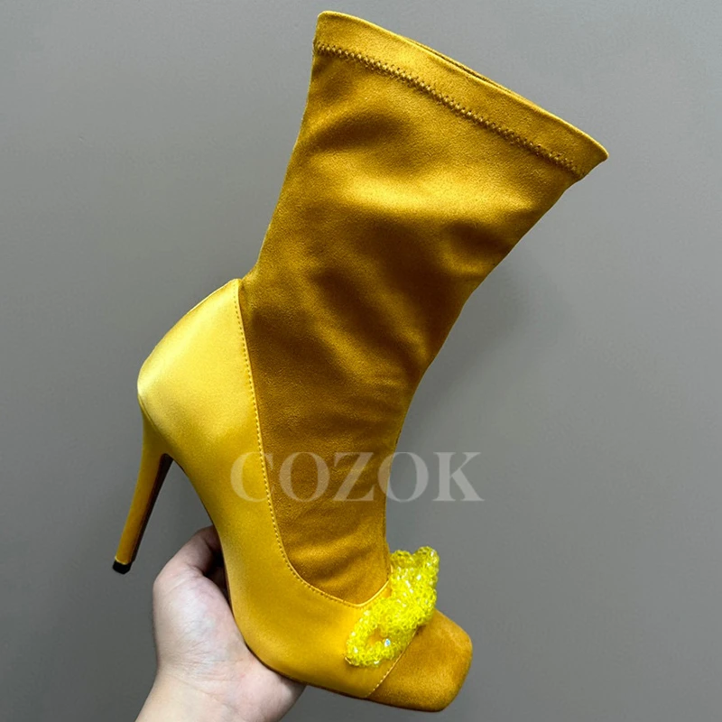 

2023 New Fashion Short Boots Autumn Elastic Slim Fit Appear Thin Banquet Ladies Boots Crystal Decor Twists Design Women Pumps