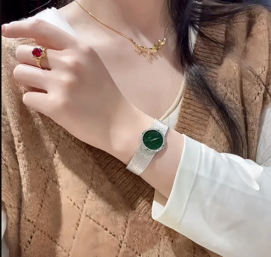 الجاديت الأحمر 2024 ساعة نسائية جديدة القرون الوسط...