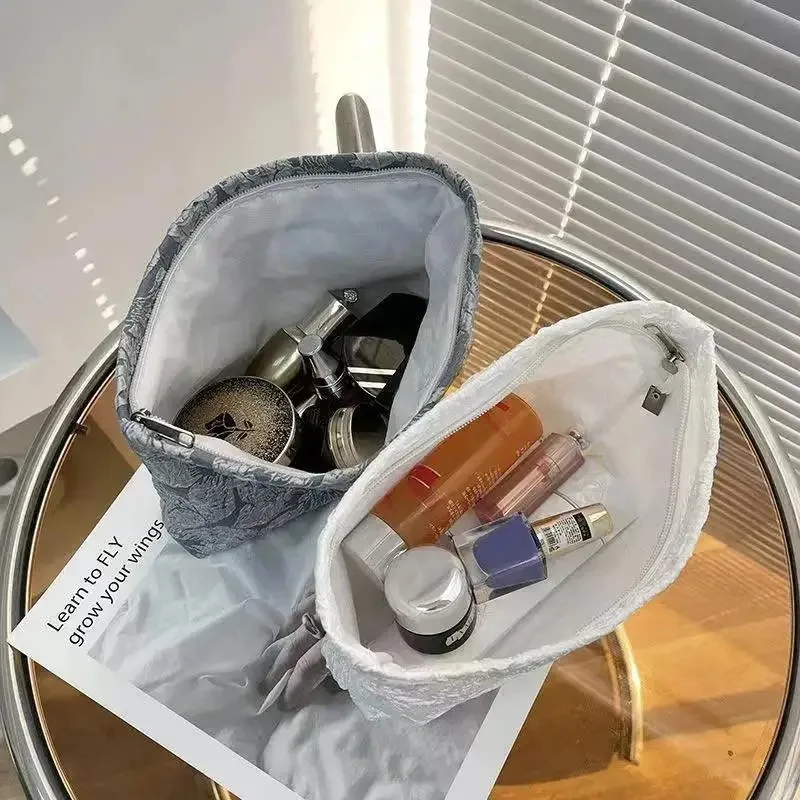 Pink Floral Embossed Portable Bag, Stylish Beautiful Cosmetic Bag, Large Capacity Simple Storage Bag, Suitable for Everyday Use