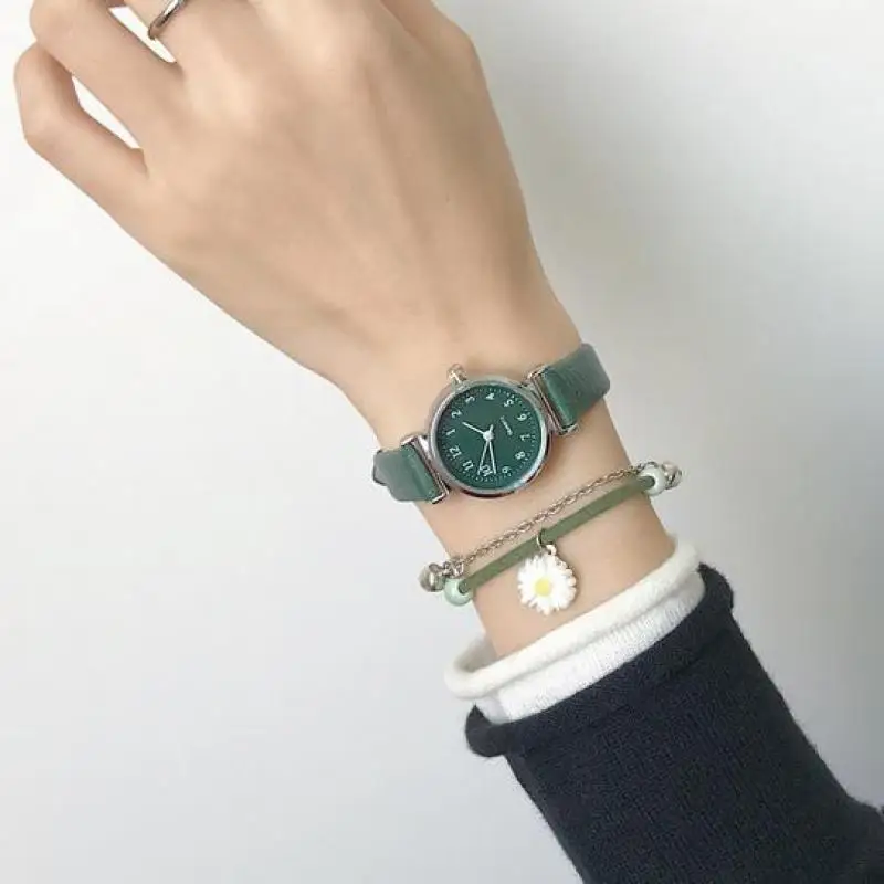 

Retro Watches Classic Casual Quartz Stainless Dial Leather Strap Band Round Clock Fashionable Wrist Watches for Women Watch