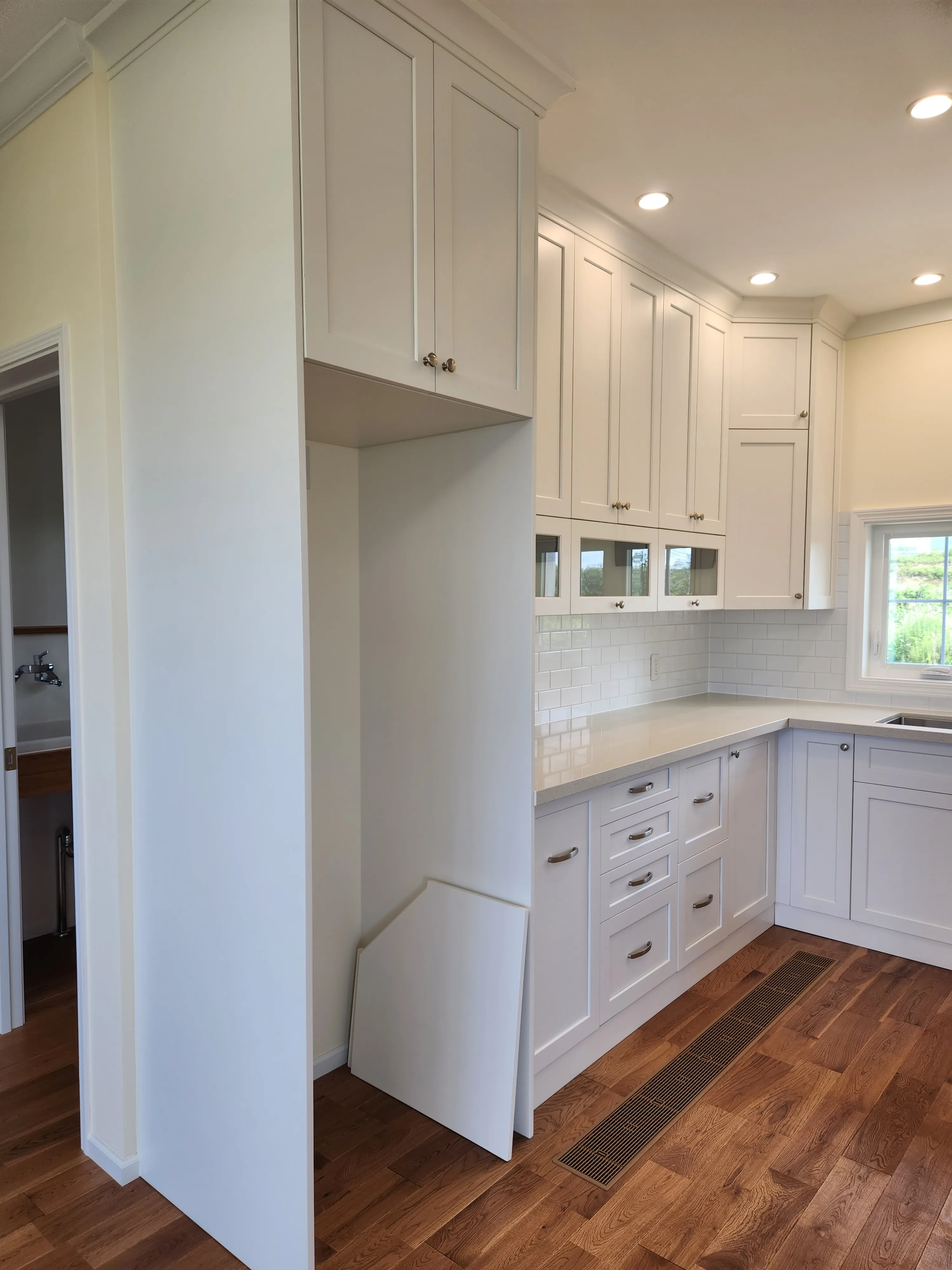 High Quality Solid Wood Style Shaker Doors Kitchen Cabinets 2