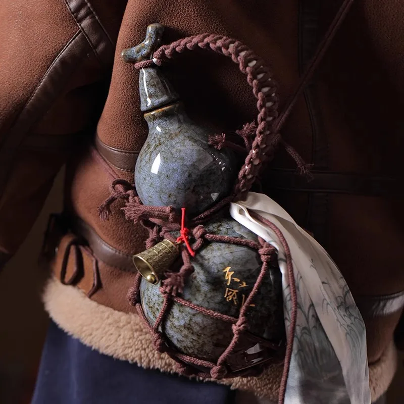 Chinese Style Gourd Wine Bottle, Ceramic Liquor Flask with Net Bag, Ancient Vintage Wine Pot for Men Outdoor Travel, Sake Gift