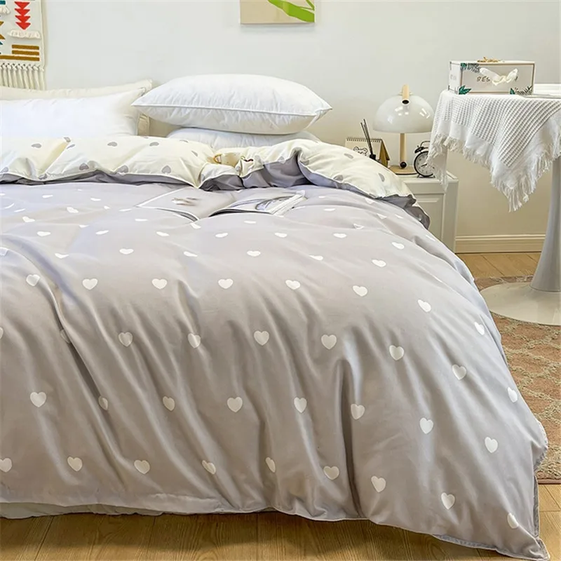 Soft Polyester Grey Heart Duvet Cover - Nordic Style
